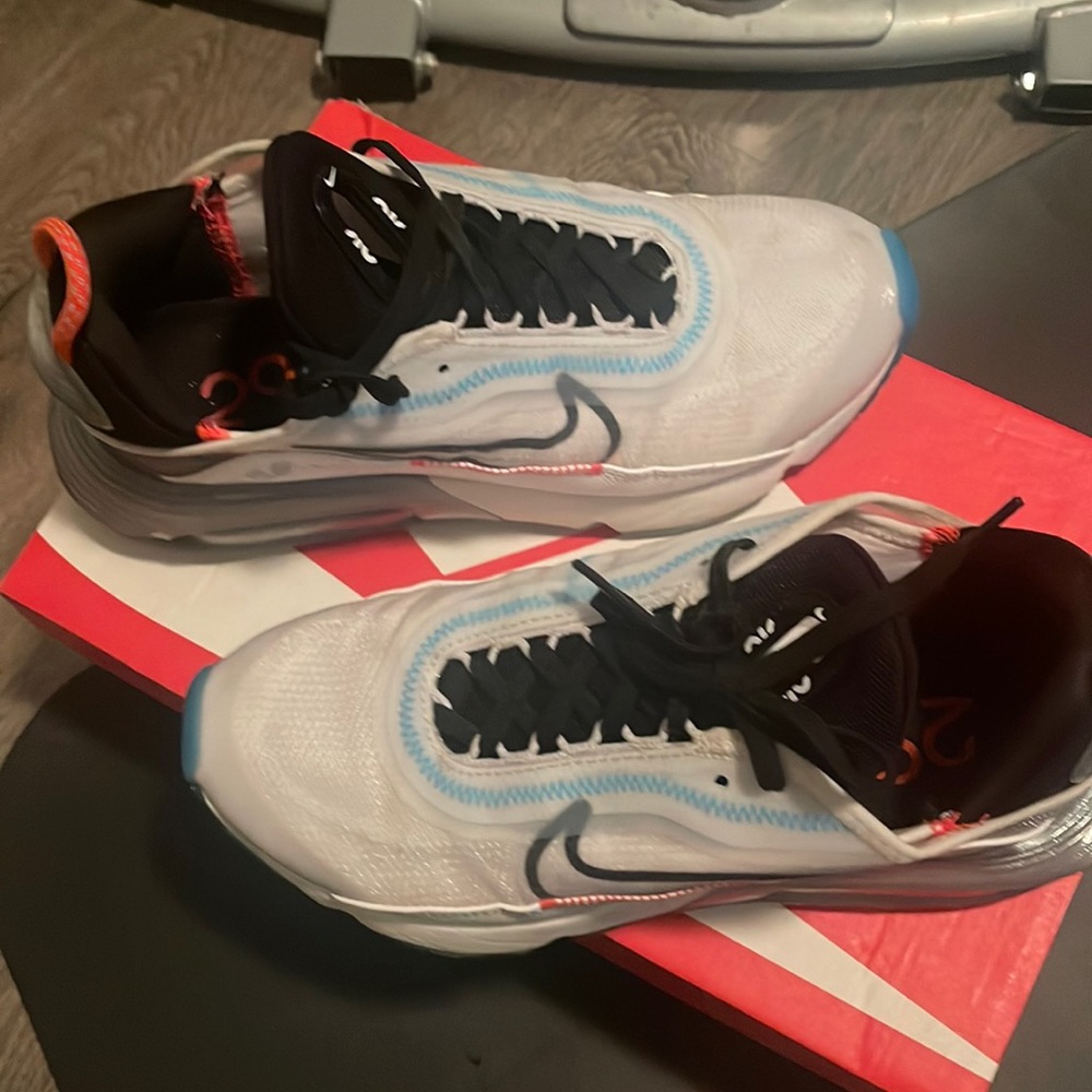 Nike size 7 Air Max 2090 white/black/pure platinum